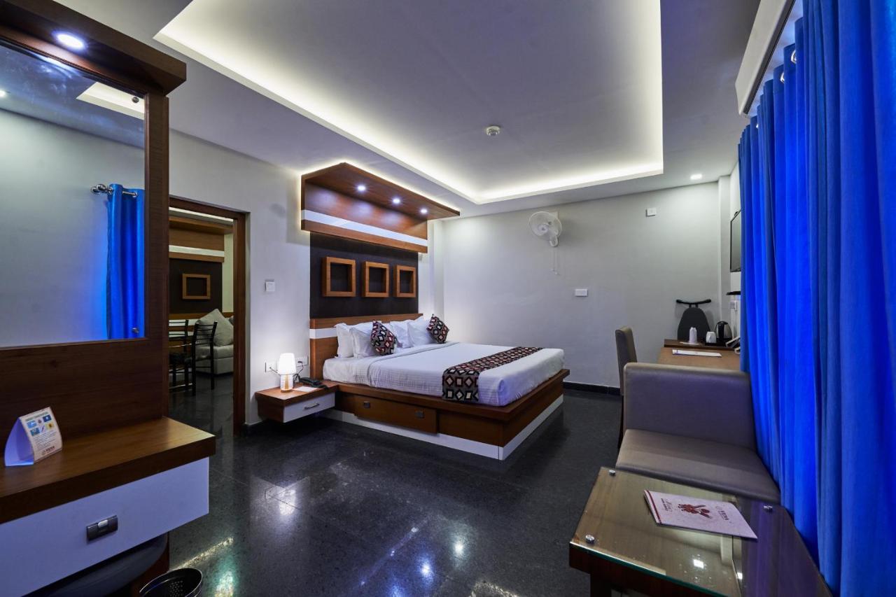 Отель Vidya Residency Thrissur Экстерьер фото