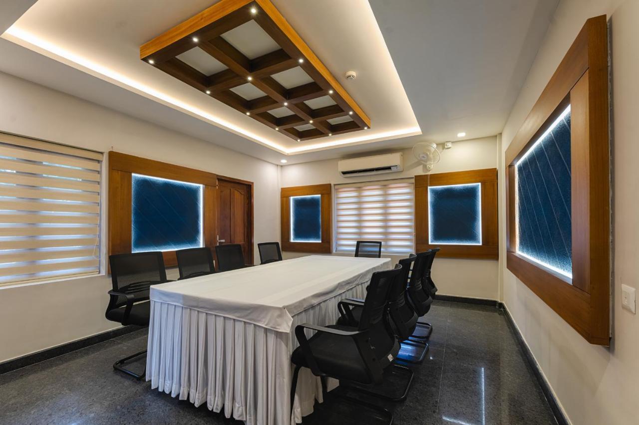 Отель Vidya Residency Thrissur Экстерьер фото