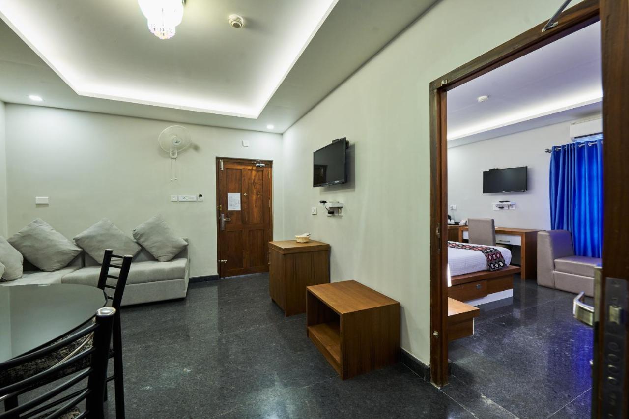 Отель Vidya Residency Thrissur Экстерьер фото