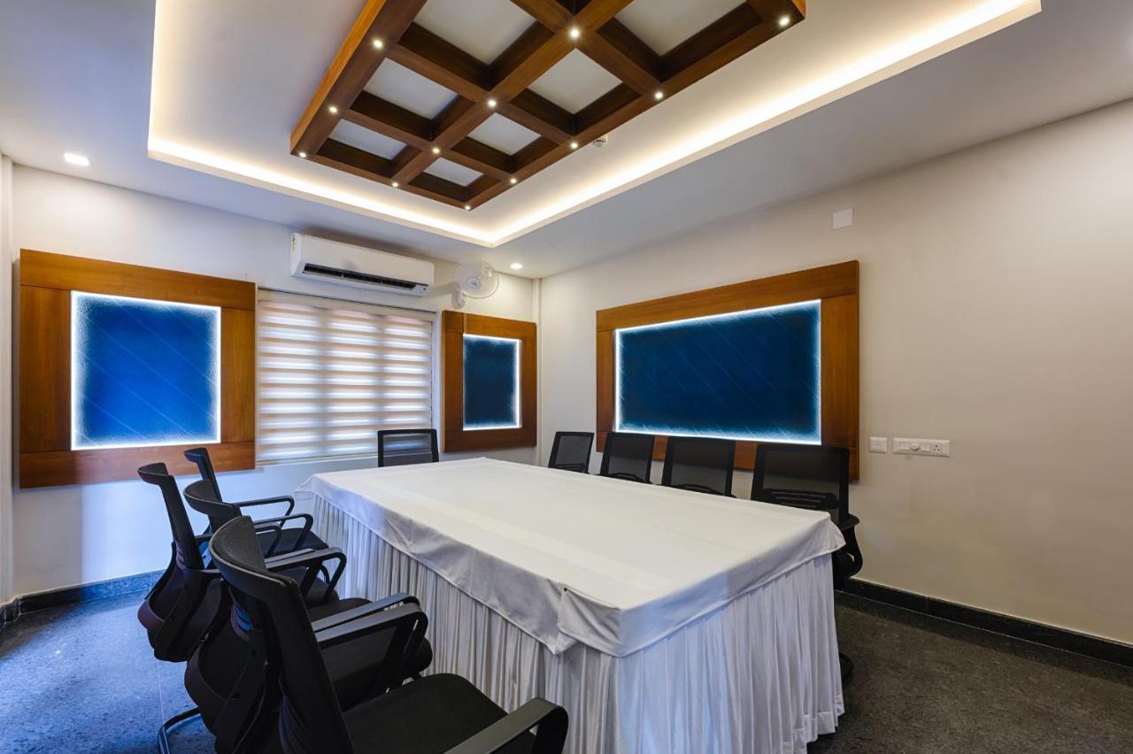 Отель Vidya Residency Thrissur Экстерьер фото