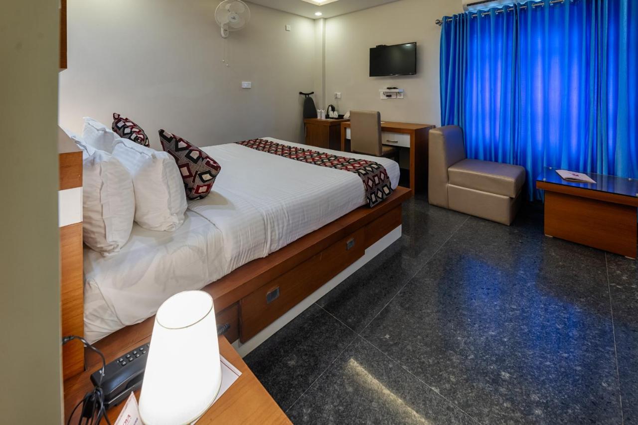 Отель Vidya Residency Thrissur Экстерьер фото