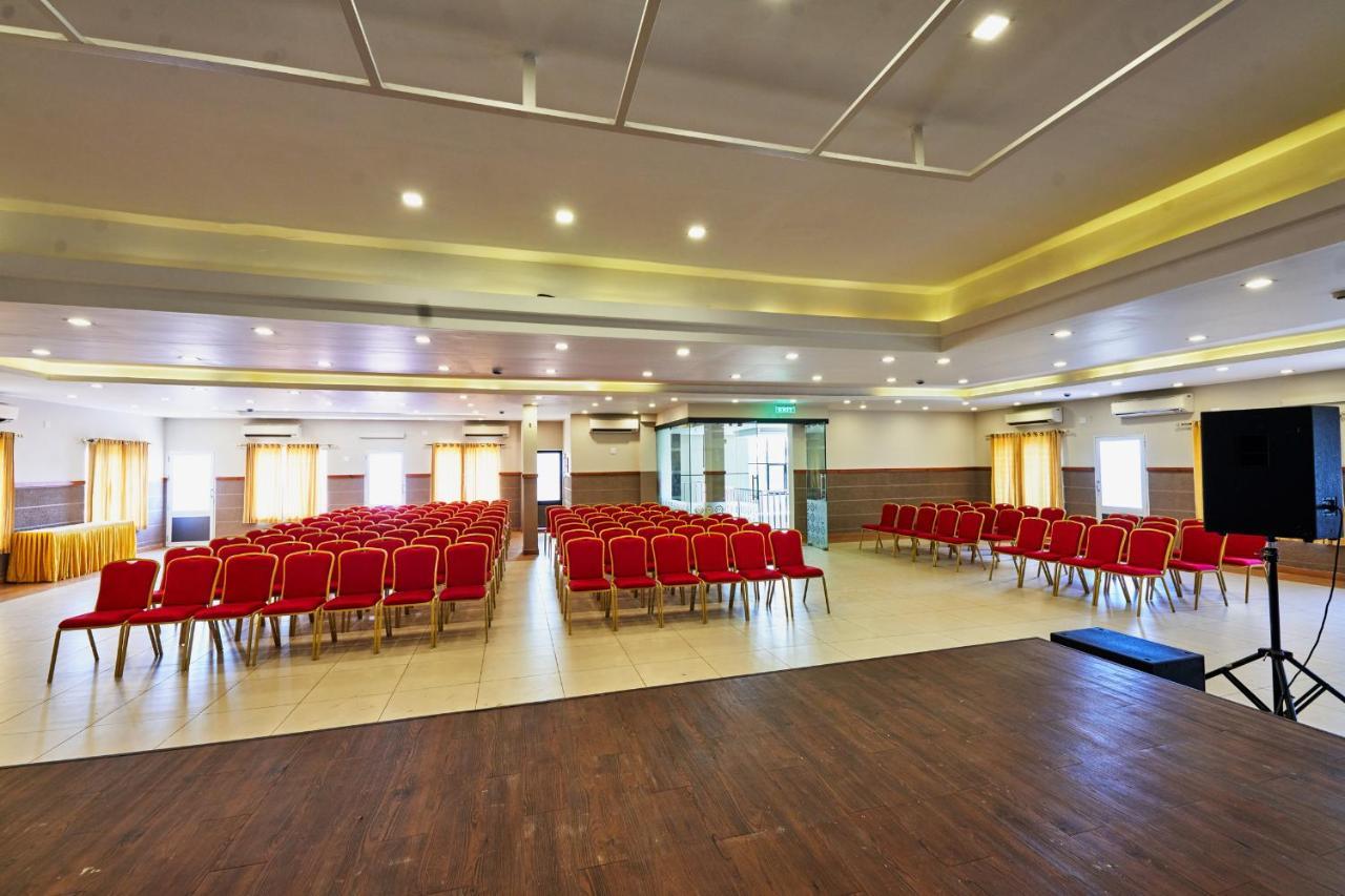 Отель Vidya Residency Thrissur Экстерьер фото
