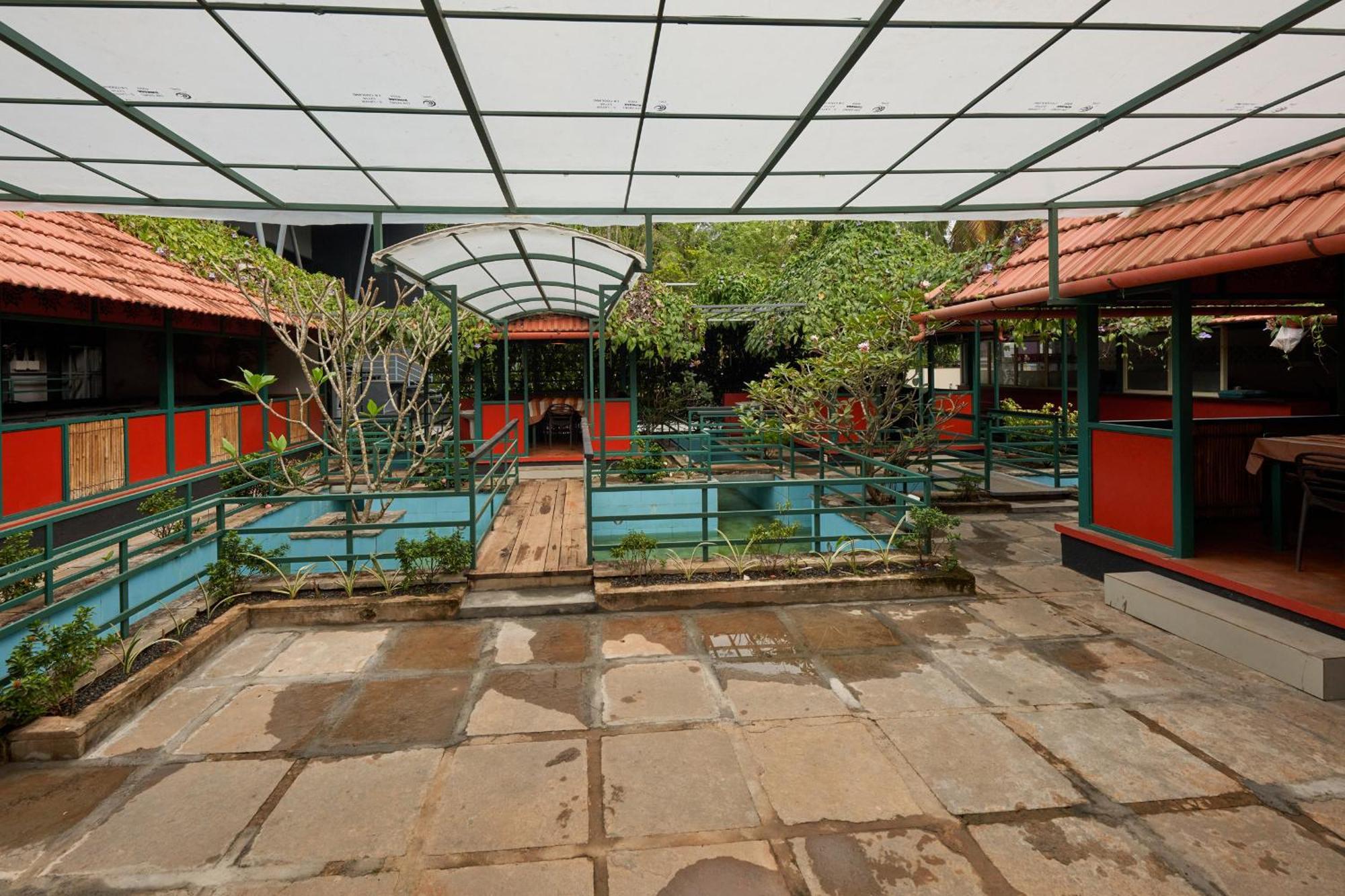 Отель Vidya Residency Thrissur Экстерьер фото