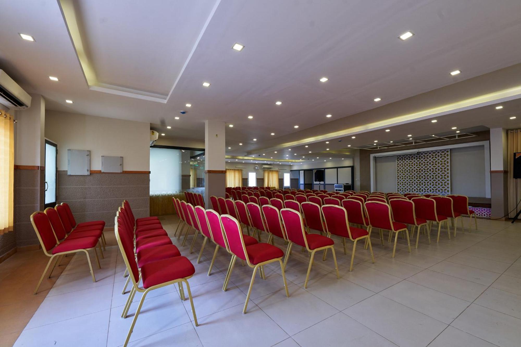 Отель Vidya Residency Thrissur Экстерьер фото