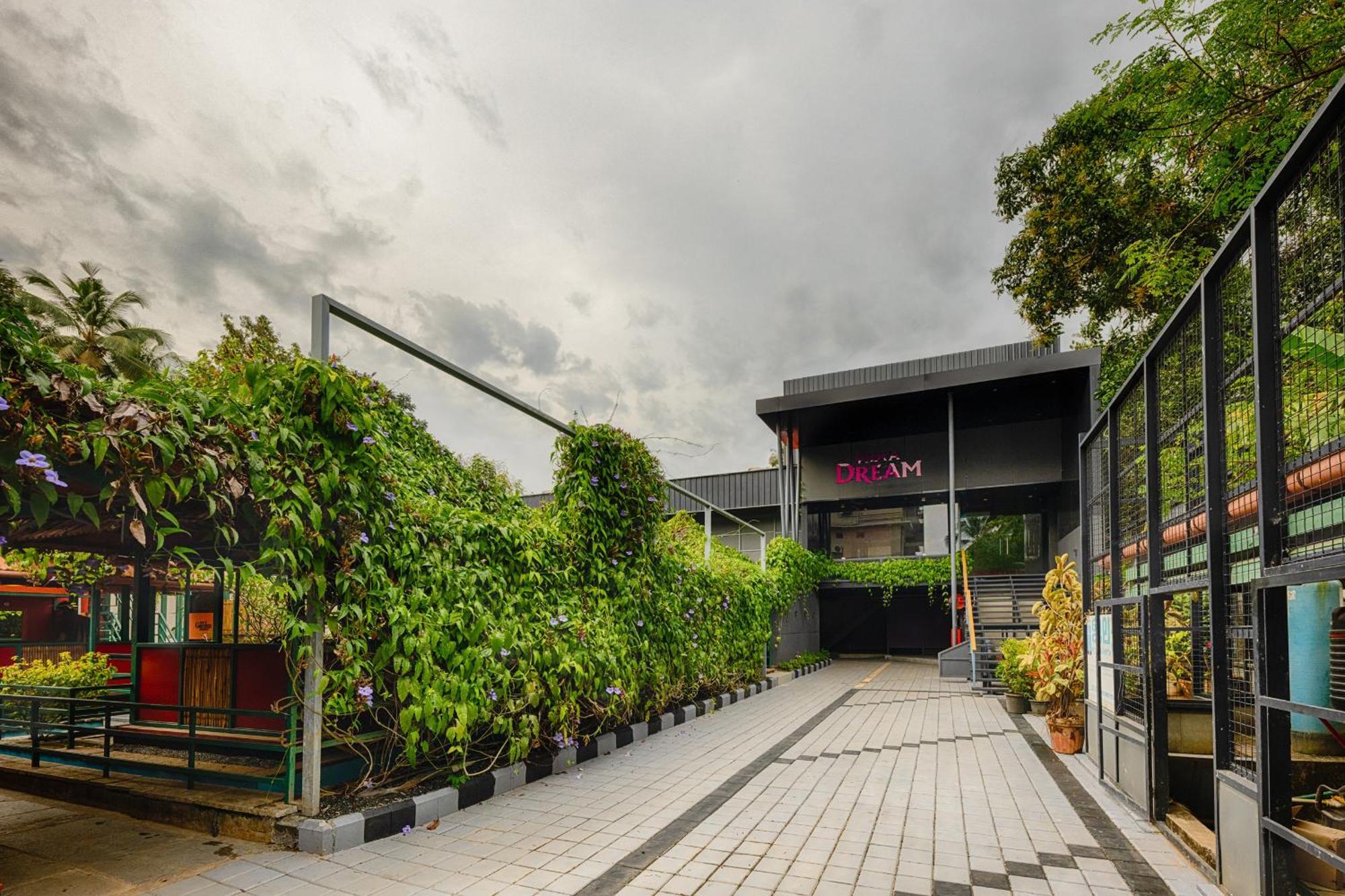 Отель Vidya Residency Thrissur Экстерьер фото